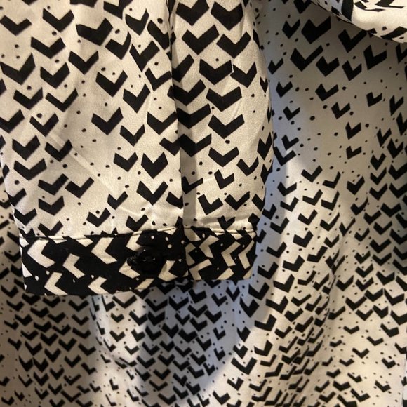 Mossimo black and white half button high low blouse sz L - Picture 4 of 7